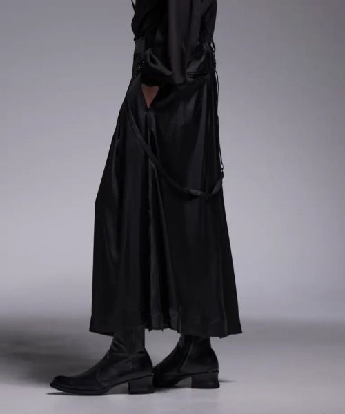 kiryuyrik（キリュウキリュウ）の「Kiryuyrik/キリュウキリュウ/Vintage Stain Skirt Suspender Slacks / ヴィンテージサテン スカート サスペンダースラックス（スラックス・メンズ・ブラック・LARGE/MEDIUM/SMALL）」の2枚目の写真