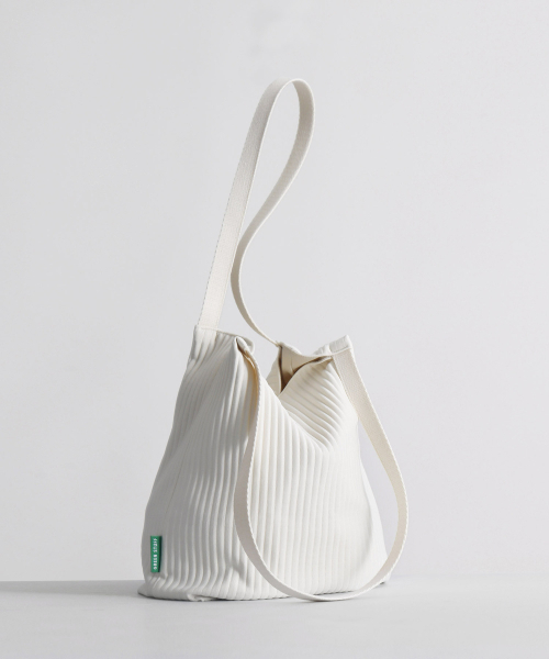 GREEN STUFF(グリーンスタッフ)の「boxy bag 61 - pleats ivory(エコバッグ/サブバッグ・レディース・その他・FREE)」の1枚目の写真