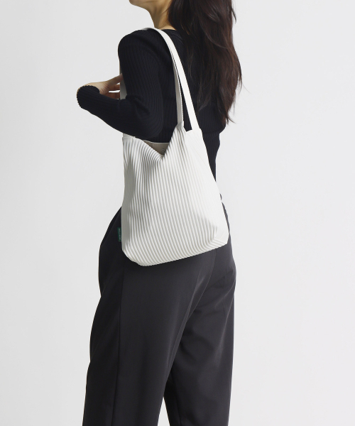 GREEN STUFF(グリーンスタッフ)の「boxy bag 61 - pleats ivory(エコバッグ/サブバッグ・レディース・その他・FREE)」の3枚目の写真