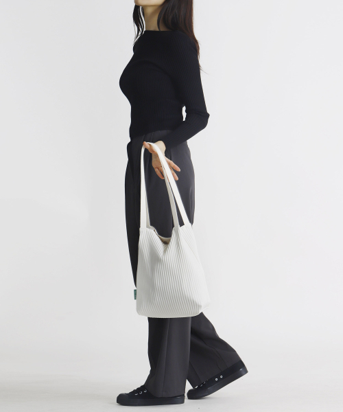 GREEN STUFF(グリーンスタッフ)の「boxy bag 61 - pleats ivory(エコバッグ/サブバッグ・レディース・その他・FREE)」の4枚目の写真