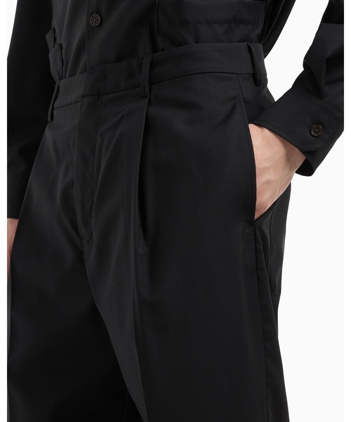 EMPORIO ARMANI（エンポリオアルマーニ）の「【エンポリオ アルマーニ】タック入りオーバーサイズパンツ スーパーライトウール（スラックス・メンズ・ブラック・46/48/52/50）」の4枚目の写真