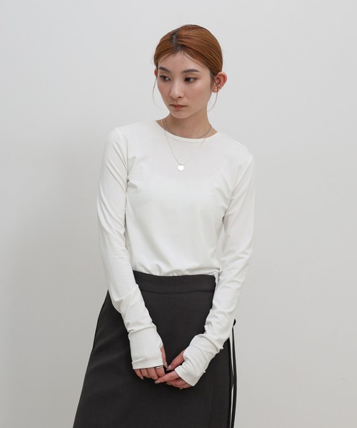 select MOCA(セレクトモカ)の「【UV CUT】フィンガースリーブクルーネックロングTシャツ(Tシャツ/カットソー・レディース・ブラウン/オフホワイト/ブラック・FREE)」の7枚目の写真