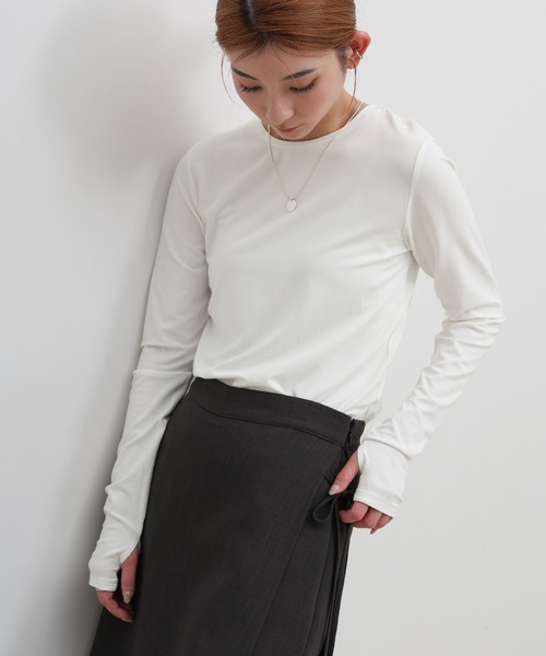 select MOCA(セレクトモカ)の「【UV CUT】フィンガースリーブクルーネックロングTシャツ(Tシャツ/カットソー・レディース・ブラウン/オフホワイト/ブラック・FREE)」の8枚目の写真