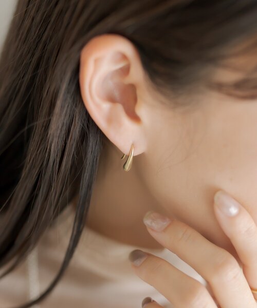 ear PAPILLONNER（イアパピヨネ）の「《スターリングシルバー使用》プチ涙ピアス（ピアス（両耳用）・レディース・シルバー/ゴールド・FREE）」の6枚目の写真