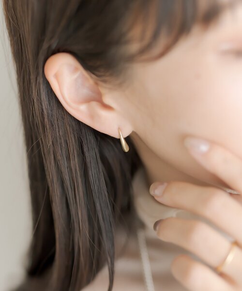 ear PAPILLONNER（イアパピヨネ）の「《スターリングシルバー使用》プチ涙ピアス（ピアス（両耳用）・レディース・シルバー/ゴールド・FREE）」の4枚目の写真