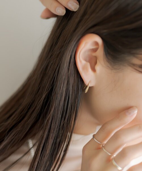 ear PAPILLONNER（イアパピヨネ）の「《スターリングシルバー使用》プチ涙ピアス（ピアス（両耳用）・レディース・シルバー/ゴールド・FREE）」の3枚目の写真