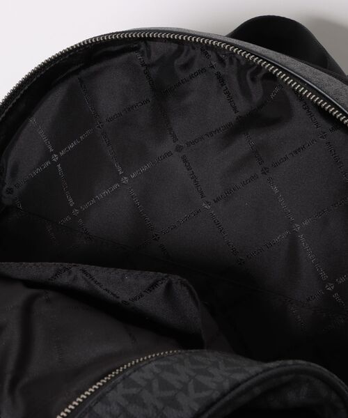 MICHAEL KORS(マイケルコース)の「POCKET A-LINE BKPK バックパック(バックパック/リュック・メンズ・ブラック・FREE)」の4枚目の写真