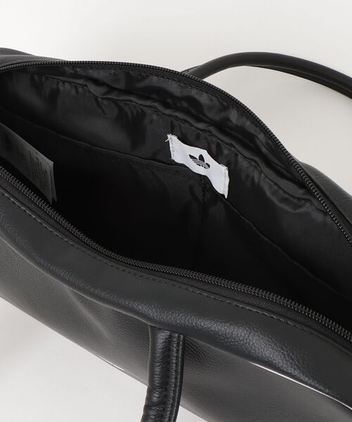 adidas(アディダス)の「【adidas】ADICOLOR ELONGATED AIRLINER(ショルダーバッグ・レディース・ブラック・FREE)」の9枚目の写真