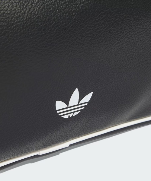 adidas(アディダス)の「【adidas】ADICOLOR ELONGATED AIRLINER(ショルダーバッグ・レディース・ブラック・FREE)」の5枚目の写真