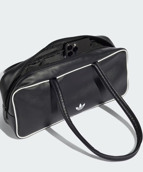 adidas(アディダス)の「【adidas】ADICOLOR ELONGATED AIRLINER(ショルダーバッグ・レディース・ブラック・FREE)」の4枚目の写真