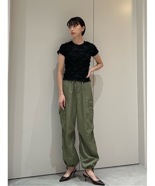 ESTNATION(エストネーション)の「ESTNATION / シャーリング フラワー Tシャツ(Tシャツ/カットソー・レディース・オフホワイト/レッド/ブラック・FREE)」の8枚目の写真