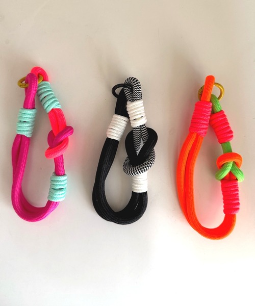 Q(キュー)の「パラコードストラップ(スマホグッズ・レディース・オレンジ/ブラック/ピンク・MEDIUM)」の5枚目の写真