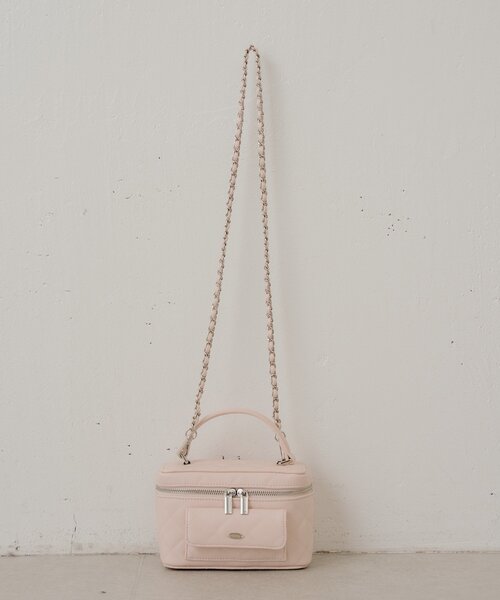 Chico(チコ)の「キルティングミニバニティバッグ(ショルダーバッグ・レディース・ブラック/ブルー/ホワイト/ピンク・FREE)」の4枚目の写真