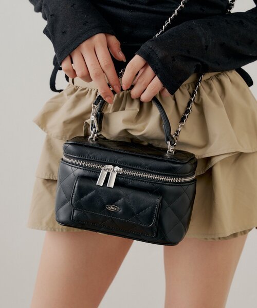 Chico(チコ)の「キルティングミニバニティバッグ(ショルダーバッグ・レディース・ブラック/ブルー/ホワイト/ピンク・FREE)」の2枚目の写真