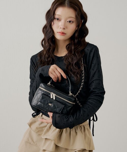 Chico(チコ)の「キルティングミニバニティバッグ(ショルダーバッグ・レディース・ブラック/ブルー/ホワイト/ピンク・FREE)」の6枚目の写真