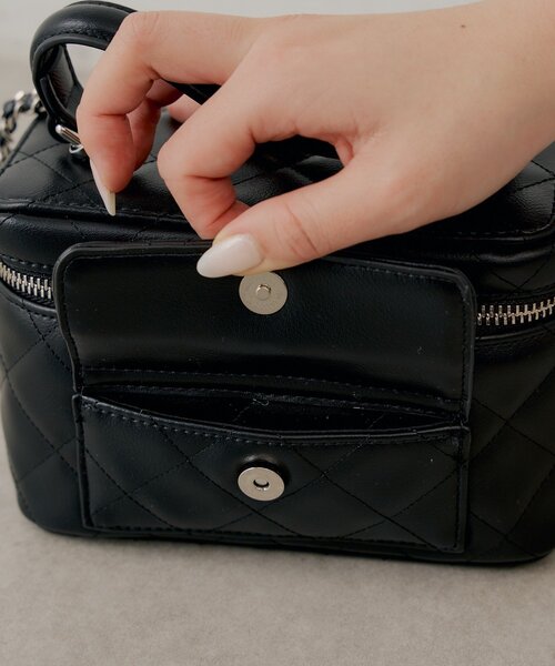 Chico(チコ)の「キルティングミニバニティバッグ(ショルダーバッグ・レディース・ブラック/ブルー/ホワイト/ピンク・FREE)」の15枚目の写真