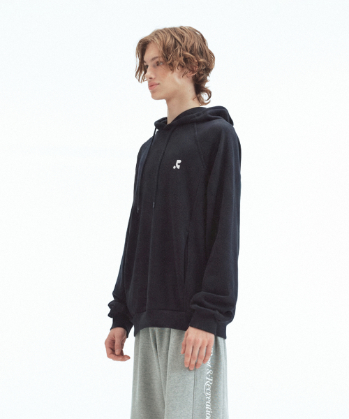 Rest&Recreation(レストアンドレクリエーション)の「OVERSIZED RAGLAN HOODIE - NAVY(パーカー・メンズ・その他・ONE)」の4枚目の写真