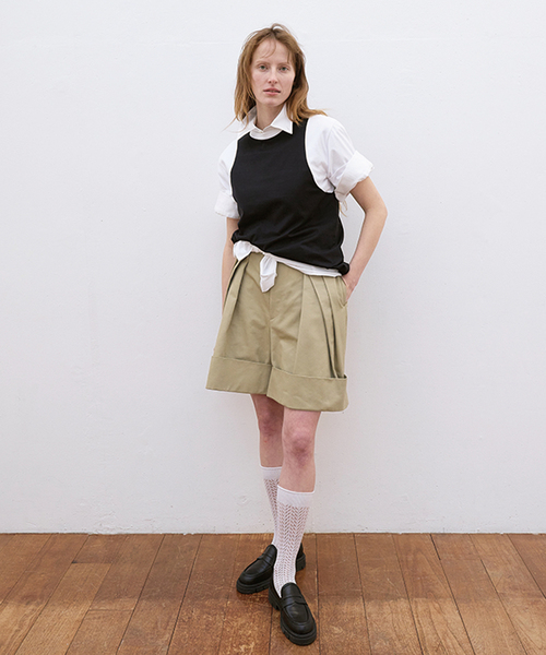 Spick & Span(スピックアンドスパン)の「《一部店舗+WEB限定》Glyph Chino Bermuda Pants(その他パンツ・レディース・ベージュ・38/36)」の2枚目の写真