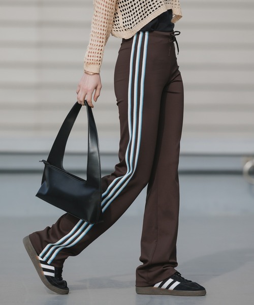 adidas(アディダス)の「adidas/アディダス SLOUCHY STRAIGHT LEG PANTS トレフォイルロゴ ストレート レッグ パンツ 2026年 夏 夏服 秋服(その他パンツ・レディース・ブラウン/ベージュ・S/M/L)」の17枚目の写真