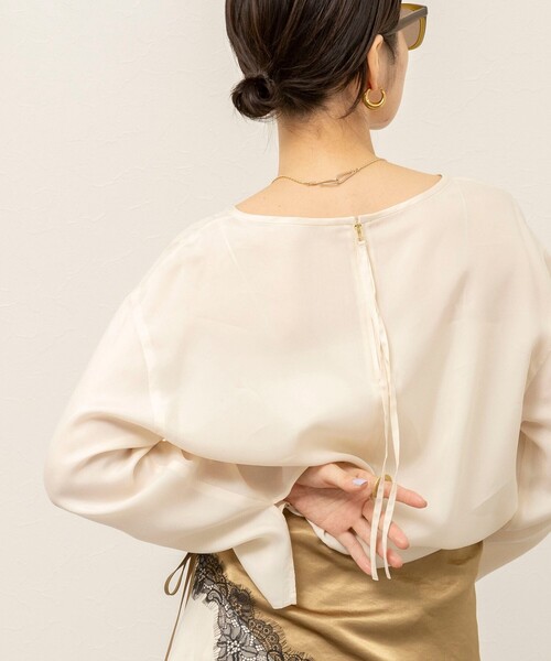 MAQWEL(マクウェル)の「《セットアップ対応》【MAQWEL/マクウェル】ウォッシャブルサテンTブラウス(シャツ/ブラウス・レディース・オフホワイト/ブラック・FREE)」の7枚目の写真