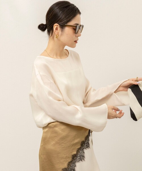 MAQWEL(マクウェル)の「《セットアップ対応》【MAQWEL/マクウェル】ウォッシャブルサテンTブラウス(シャツ/ブラウス・レディース・オフホワイト/ブラック・FREE)」の8枚目の写真