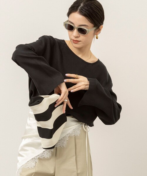 MAQWEL(マクウェル)の「《セットアップ対応》【MAQWEL/マクウェル】ウォッシャブルサテンTブラウス(シャツ/ブラウス・レディース・オフホワイト/ブラック・FREE)」の16枚目の写真