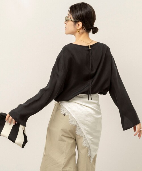 MAQWEL(マクウェル)の「《セットアップ対応》【MAQWEL/マクウェル】ウォッシャブルサテンTブラウス(シャツ/ブラウス・レディース・オフホワイト/ブラック・FREE)」の17枚目の写真