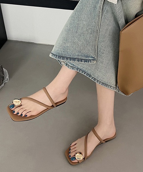 Miniministore(ミニミニストア)の「メタルサムリングトングサンダルストラップ(サンダル・レディース・ブラウン/ブラック/オフホワイト・22.5cm/24.0cm/23.0cm/24.5cm/23.5cm)」の16枚目の写真