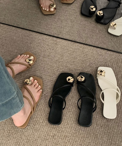 Miniministore(ミニミニストア)の「メタルサムリングトングサンダルストラップ(サンダル・レディース・ブラウン/ブラック/オフホワイト・22.5cm/24.0cm/23.0cm/24.5cm/23.5cm)」の20枚目の写真