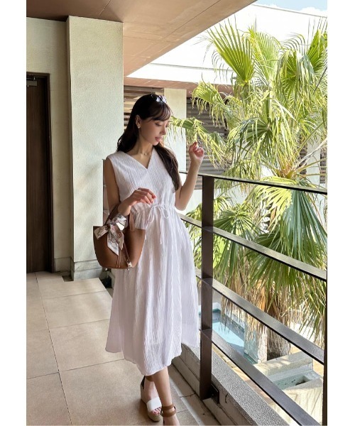 LUDICRUM(ルーディクルム)の「Vneck drawstring dress(ワンピース・レディース・ブラック/オフホワイト/ラベンダー・M/S)」の6枚目の写真