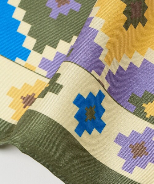 UNITED ARROWS(ユナイテッドアローズ)の「プリント ポケットチーフ(ポケットチーフ・メンズ・ダークブラウン/オリーブ・FREE)」の7枚目の写真