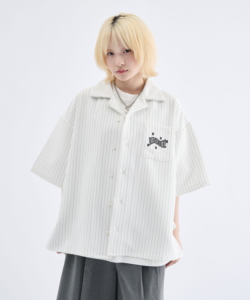 Remember.(リメンバー)の「フラワーボタンストライプ開襟シャツ / Flower Button Stripe Halfsleeve Shirt(シャツ/ブラウス・メンズ・ブラック/ブラウン/ホワイト・LARGE/MEDIUM)」の4枚目の写真