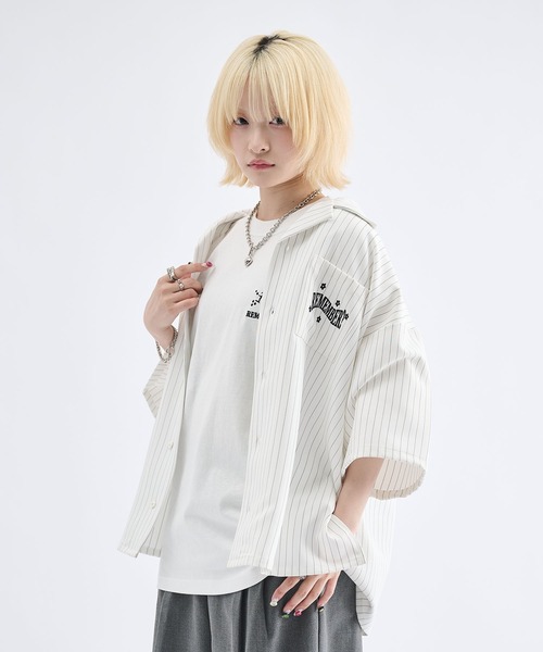Remember.(リメンバー)の「フラワーボタンストライプ開襟シャツ / Flower Button Stripe Halfsleeve Shirt(シャツ/ブラウス・メンズ・ブラック/ブラウン/ホワイト・LARGE/MEDIUM)」の6枚目の写真