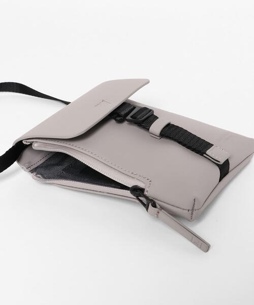 SENSE OF PLACE by URBAN RESEARCH(センスオブプレイスバイアーバンリサーチ)の「GASTON LUGA SPLASH MINI CROSSBODY(ショルダーバッグ・メンズ・ブラック/グレー系その他/イエロー系その他・ONE)」の4枚目の写真