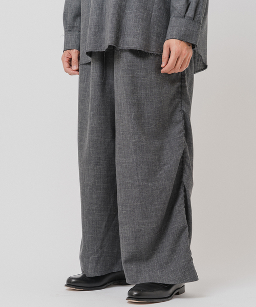 Gabriela Coll Garments（ガブリエラコールガーメンツ）の「GABRIELA COLL GARMENTS(ガブリエラコールガーメンツ) 別注 DRAPED TROUSERS（スラックス・メンズ・チャコールグレー・3/2/1）」の3枚目の写真