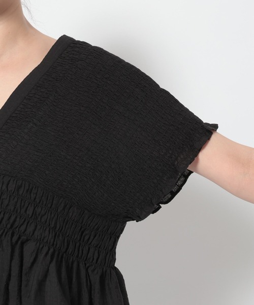 LOWRYS FARM(ローリーズファーム)の「ヨウリュウシャーリングショートフレンチスリーブ 661674(シャツ/ブラウス・レディース・ベージュ/ブラック/ブルー/アイボリー/ドット・FREE)」の10枚目の写真
