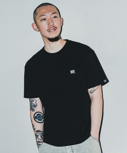 BROWNBREATH(ブラウンブレス)の「CROP TAG TEE - BLACK(Tシャツ/カットソー・メンズ・その他・X-LARGE/LARGE/MEDIUM/SMALL)」の1枚目の写真