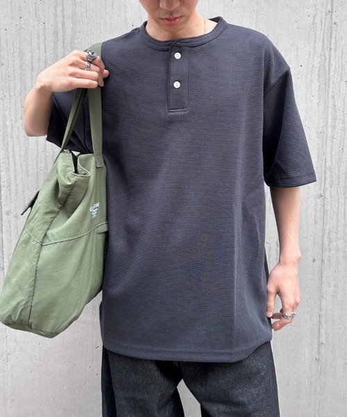 link lot(リンクロット)の「ドライワッフルヘンリーネック半袖Tシャツ(Tシャツ/カットソー・メンズ・オートミール/グレー/ブラック・M/L/XL)」の4枚目の写真