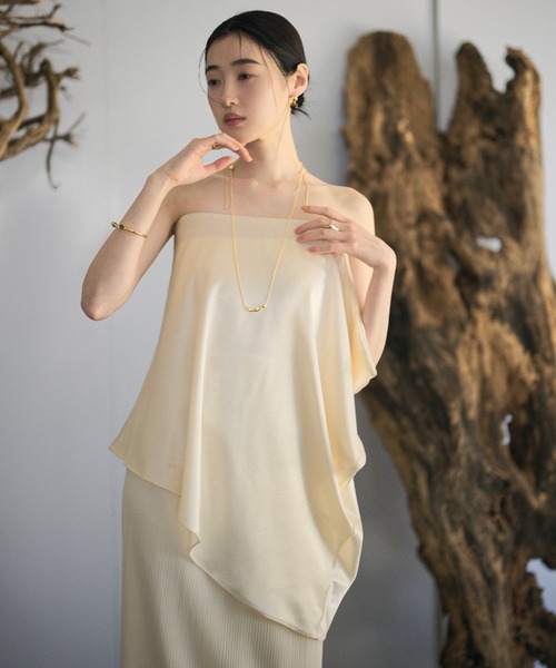 LAULEN(ローレン)の「satin drape bare top blouse /サテンドレープベアトップブラウス(シャツ/ブラウス・レディース・アイボリー/ブラック/ブラウン・FREE)」の1枚目の写真