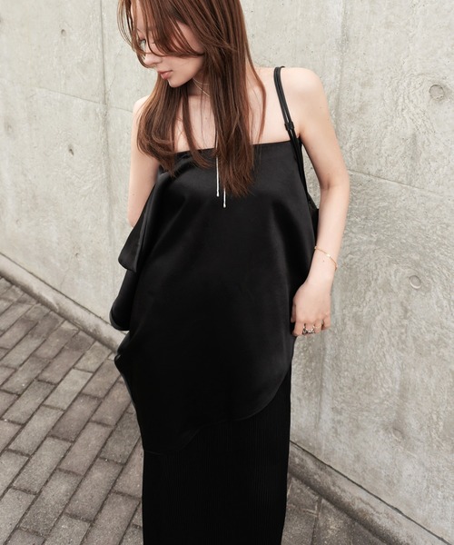 LAULEN(ローレン)の「satin drape bare top blouse /サテンドレープベアトップブラウス(シャツ/ブラウス・レディース・アイボリー/ブラック/ブラウン・FREE)」の2枚目の写真