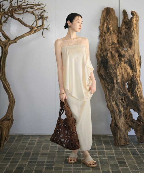 LAULEN(ローレン)の「satin drape bare top blouse /サテンドレープベアトップブラウス(シャツ/ブラウス・レディース・アイボリー/ブラック/ブラウン・FREE)」の8枚目の写真