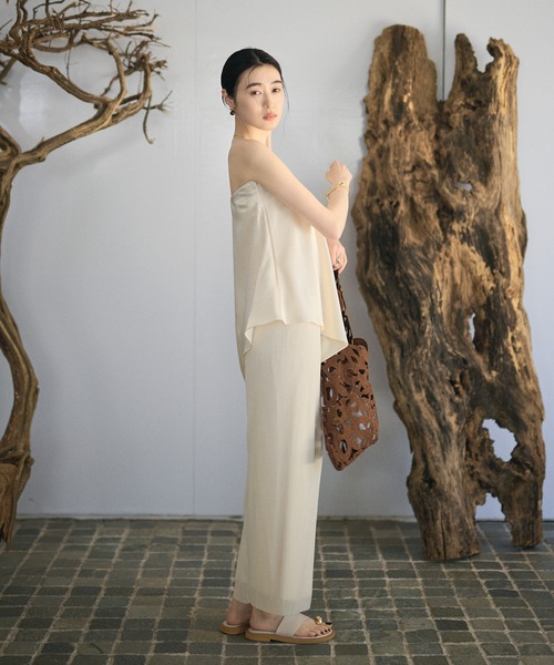 LAULEN(ローレン)の「satin drape bare top blouse /サテンドレープベアトップブラウス(シャツ/ブラウス・レディース・アイボリー/ブラック/ブラウン・FREE)」の21枚目の写真