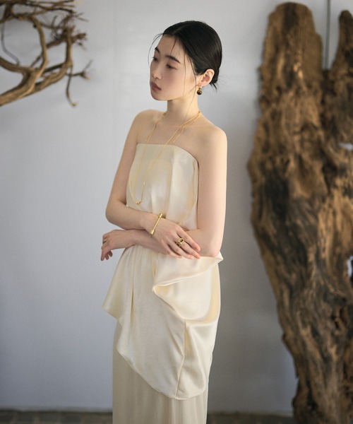 LAULEN(ローレン)の「satin drape bare top blouse /サテンドレープベアトップブラウス(シャツ/ブラウス・レディース・アイボリー/ブラック/ブラウン・FREE)」の11枚目の写真