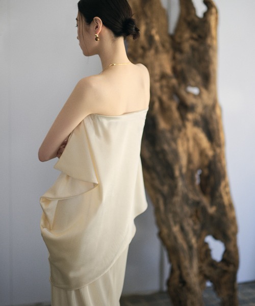 LAULEN(ローレン)の「satin drape bare top blouse /サテンドレープベアトップブラウス(シャツ/ブラウス・レディース・アイボリー/ブラック/ブラウン・FREE)」の13枚目の写真