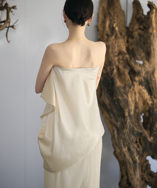 LAULEN(ローレン)の「satin drape bare top blouse /サテンドレープベアトップブラウス(シャツ/ブラウス・レディース・アイボリー/ブラック/ブラウン・FREE)」の14枚目の写真