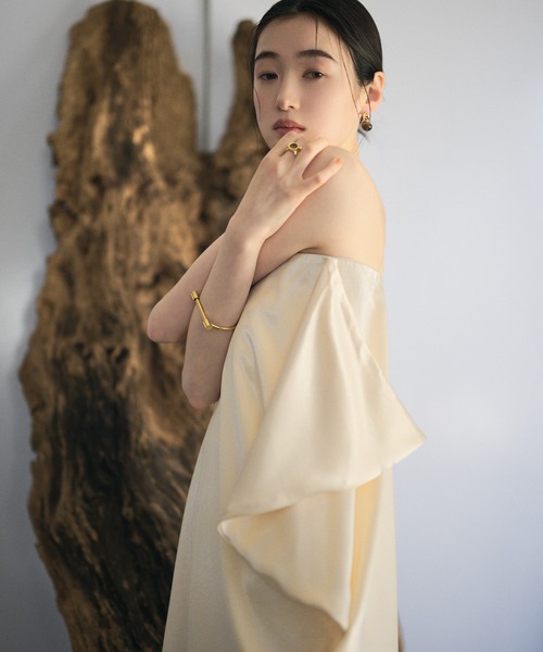 LAULEN(ローレン)の「satin drape bare top blouse /サテンドレープベアトップブラウス(シャツ/ブラウス・レディース・アイボリー/ブラック/ブラウン・FREE)」の6枚目の写真
