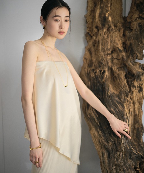 LAULEN(ローレン)の「satin drape bare top blouse /サテンドレープベアトップブラウス(シャツ/ブラウス・レディース・アイボリー/ブラック/ブラウン・FREE)」の7枚目の写真