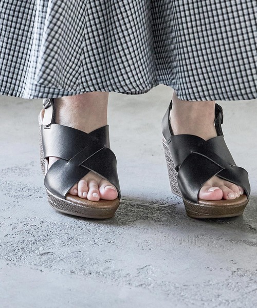 Fashion Letter（ファッションレター）の「日本製 バックベルトウェッジサボサンダル 痛くないサンダル（サンダル・レディース・ダークブラウン/ホワイト/ブラック・M/S/LL/L）」の15枚目の写真