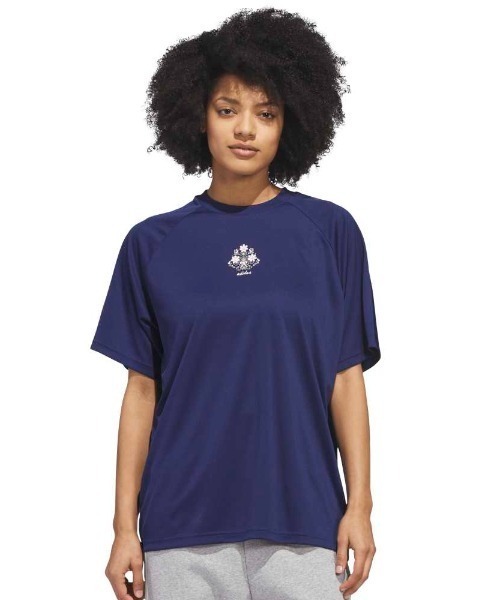 adidas(アディダス)の「アディダス adidas SPORTYCHIC FLOWERS グラフィックTシャツ(Tシャツ/カットソー・レディース・ネイビー/ブラック・XL/L/M/S)」の1枚目の写真