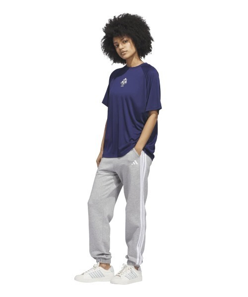 adidas(アディダス)の「アディダス adidas SPORTYCHIC FLOWERS グラフィックTシャツ(Tシャツ/カットソー・レディース・ネイビー/ブラック・XL/L/M/S)」の4枚目の写真